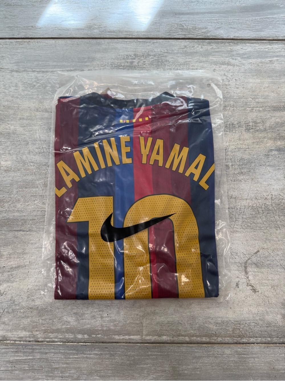 Nike FC Barcelona 2026/27 Home Kit #10 Lamine Yamal - Picture 3 of 3